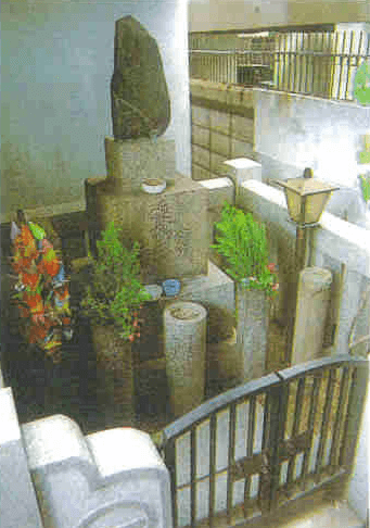 史蹟近松門左衛門の墓(大阪市谷町)